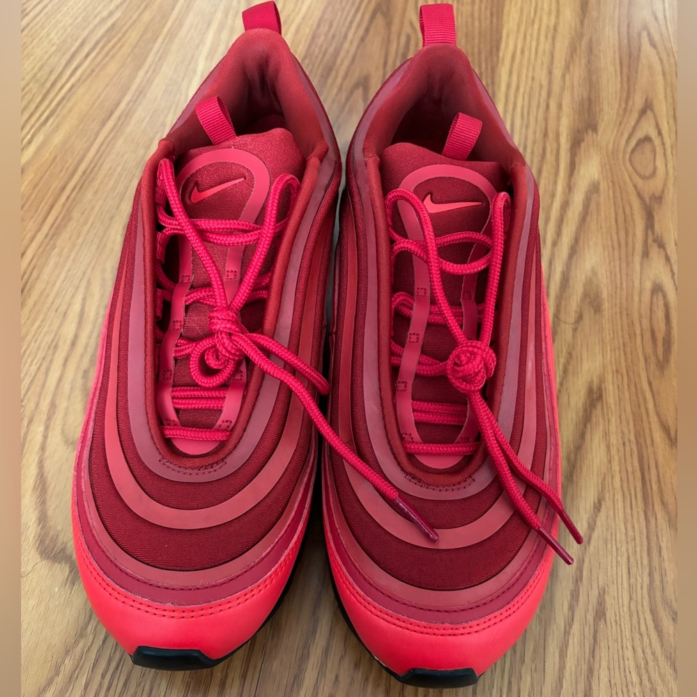 University Red… Size 9